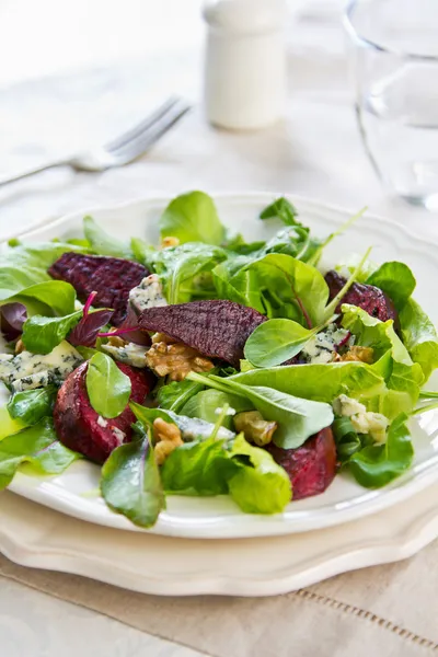 Roasted Beetroot with Blue cheese salad — Stock Photo, Image