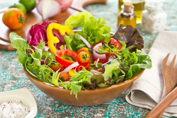 Ensalada de verduras frescas —  Fotos de Stock