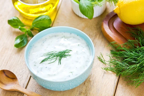 Yogurt dressing — Stock Photo, Image