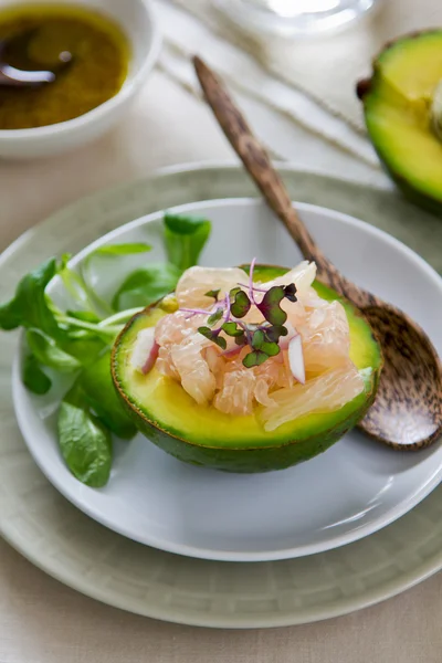 Salada de abacate e toranja — Fotografia de Stock