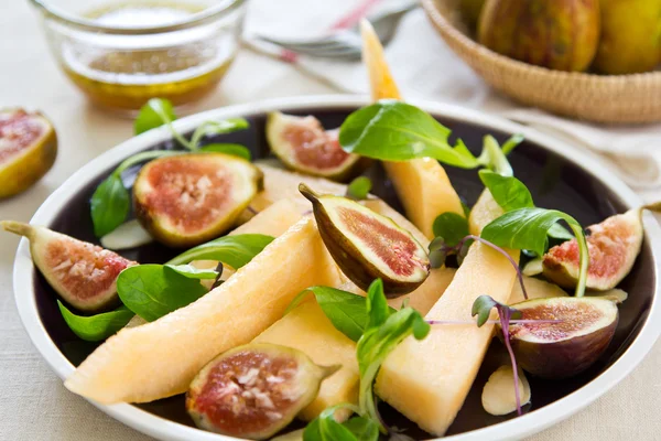Salada de figo, melão e amêndoa — Fotografia de Stock