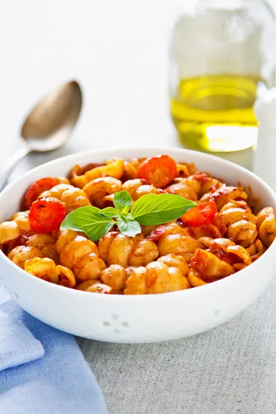 Gnocchi con salsa de tomate —  Fotos de Stock