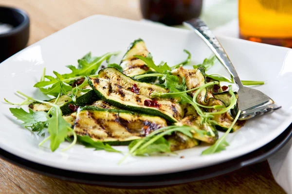 Salada de aboborinha grelhada — Fotografia de Stock