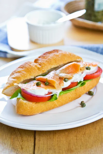 Sándwich de salmón — Stockfoto