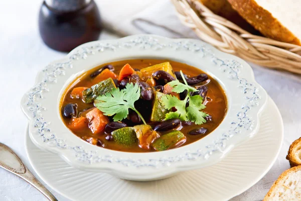 Bönor med zucchini och morot soppa — Stockfoto