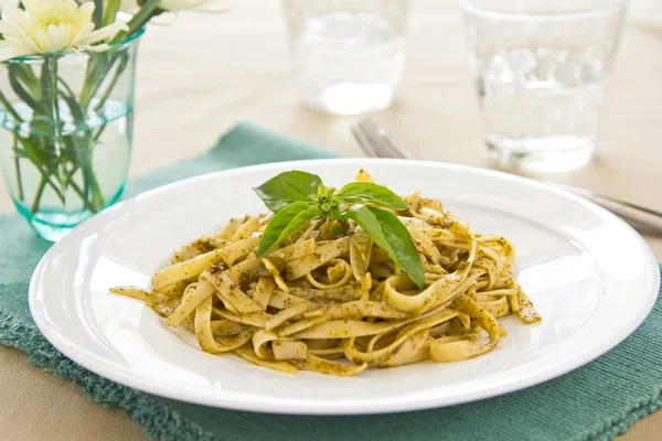 Fettuccine ve pesto ile mantar — Stok fotoğraf