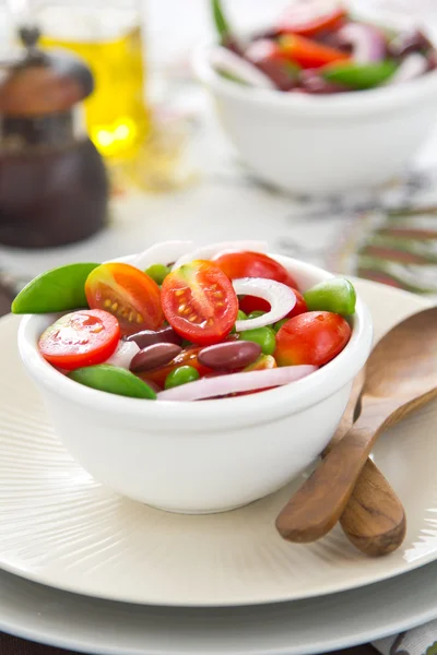 Tomat, ärter och bönor sallad — Stockfoto