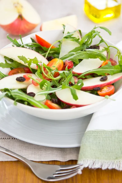 Ensalada de manzana, granada y rúcula — Foto de Stock