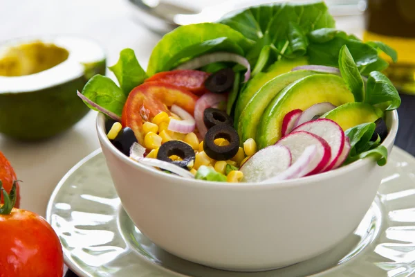 Avocado and sweetcorn salad — Stock Photo, Image