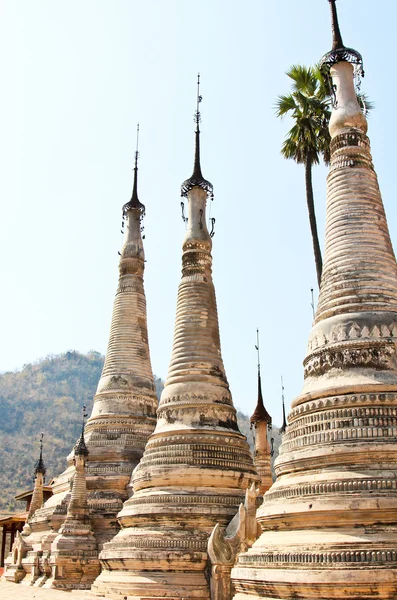 Pagoden i ett tempel i inle lake — Stockfoto