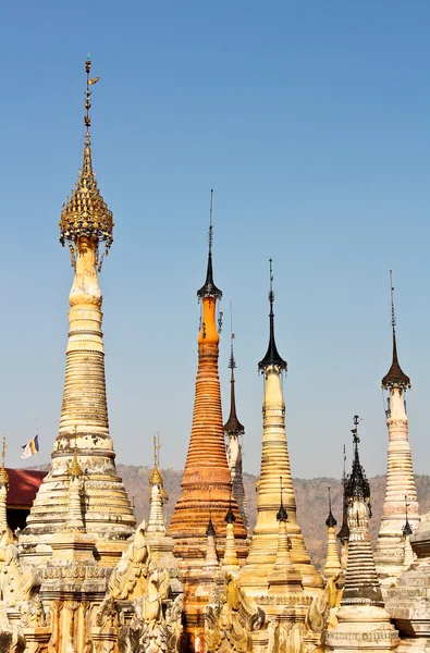 Pagoden i ett tempel i inle lake — Stockfoto