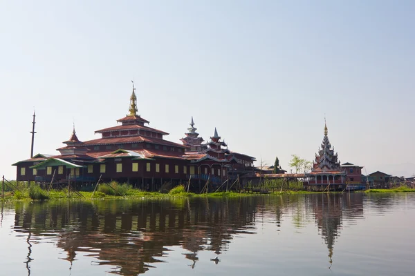 Casa típica en Lago Inle — Foto de Stock