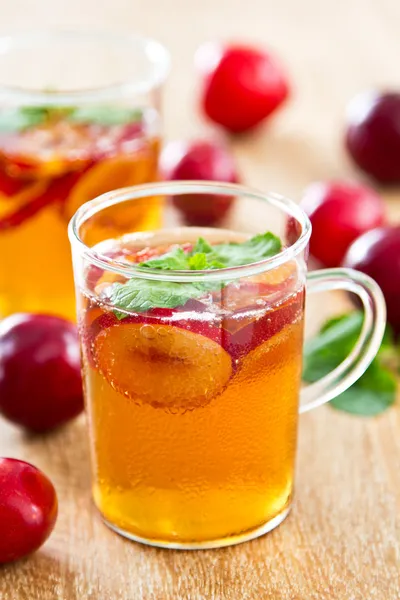 Plum juice with soda — Stock Photo, Image