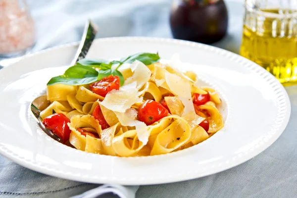 Tagliatelle met tomaat — Stockfoto