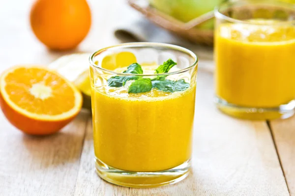 Mango ve turuncu smoothie