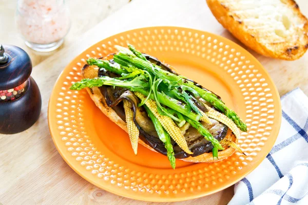 Sándwich de verduras a la parrilla — Foto de Stock