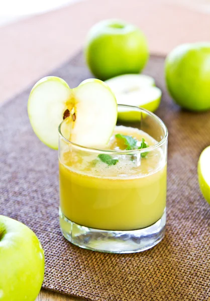 Fresh Apple juice — Stock Photo, Image