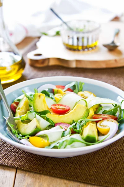 Avocado with Rocket salad — Stock Photo, Image
