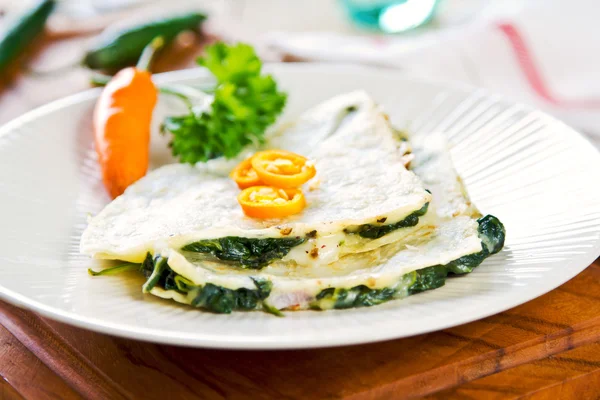 Espinacas y queso Quesdilla —  Fotos de Stock