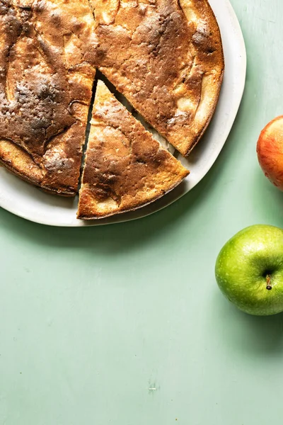 Hausgemachter Holländischer Apfelkuchen Mit Äpfeln Und Gewürzen lizenzfreie Stockbilder