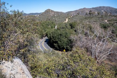 Koruma parkının korunan bölgesindeki destansı dağ manzarası