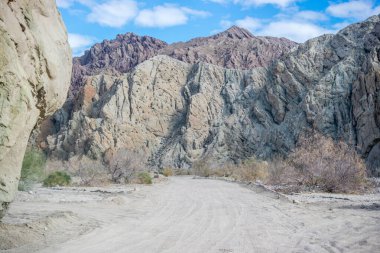 Mekke Tepeleri 'nin manzarasına yolculuk.