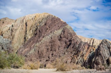 Mekke Tepeleri 'nin yürüme mesafesindeki destansı dağ manzarası