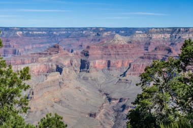 Parkın yürüyüş izinden destansı kanyon manzarası
