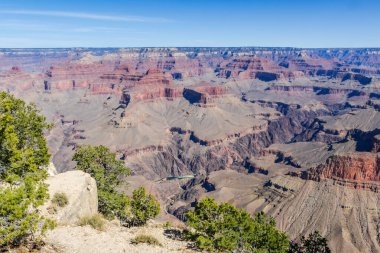 Parkın yürüyüş izinden destansı kanyon manzarası