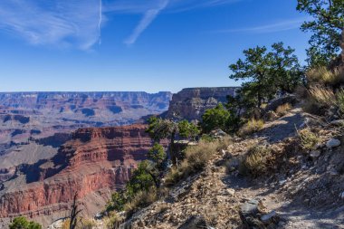 Parkın yürüyüş izinden destansı kanyon manzarası