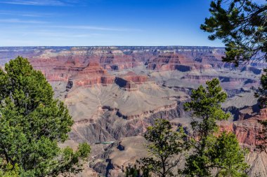 Parkın yürüyüş izinden destansı kanyon manzarası