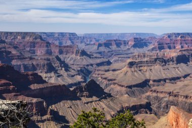 Parkın yürüyüş izinden destansı kanyon manzarası