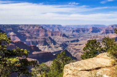 Parkın yürüyüş izinden destansı kanyon manzarası