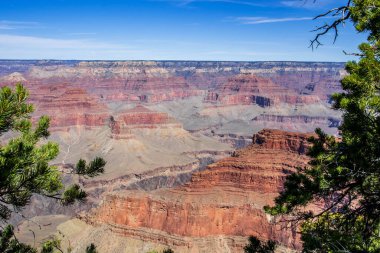 Parkın yürüyüş izinden destansı kanyon manzarası