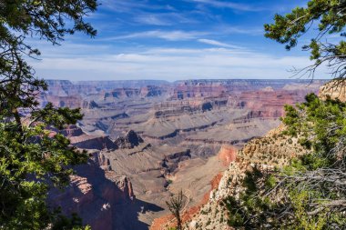 Parkın yürüyüş izinden destansı kanyon manzarası