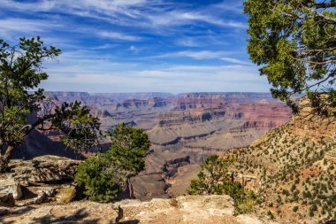 Parkın yürüyüş izinden destansı kanyon manzarası