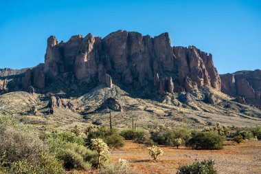 Koruma parkının yürüyüş izinden destansı dağ manzarası