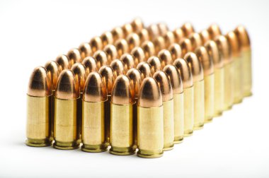üst üste 9mm mermiler