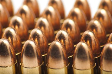 üst üste 9mm mermiler