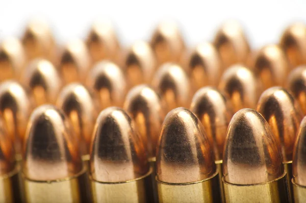 9mm kogels in een rij — Stockfoto