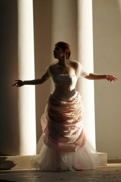 Opera sanatçısı, gelinlik