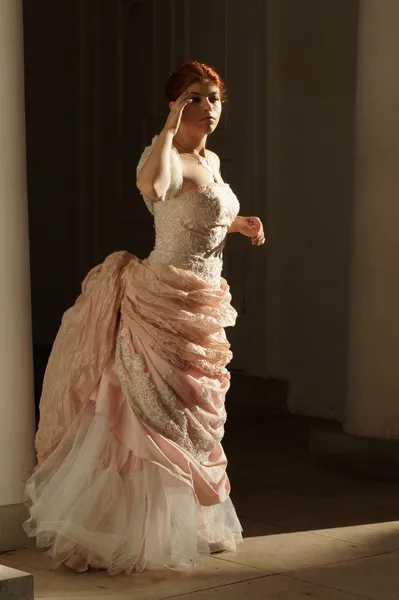 O cantor de ópera, vestido de casamento — Fotografia de Stock