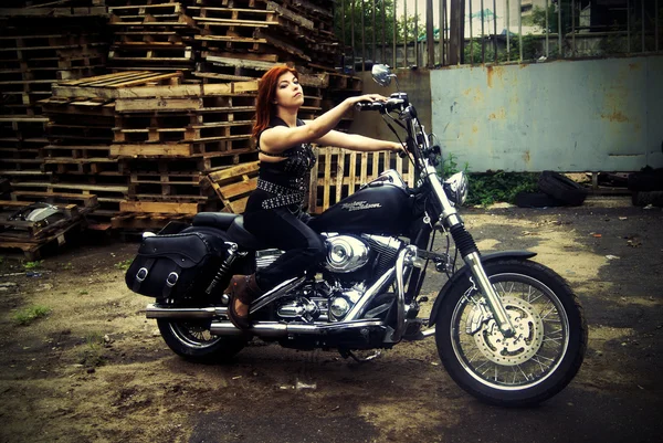 La femme & moto — Photo