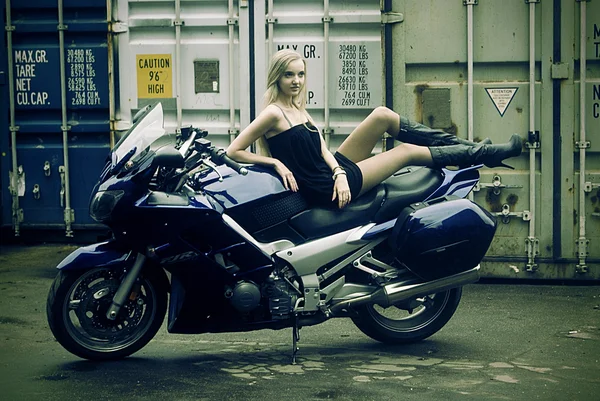 여자 & 오토바이 — 스톡 사진