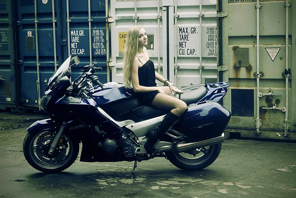 The woman & motorcycle — Stock Photo, Image