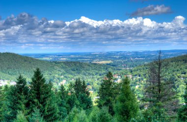 Zwieradow-Zdroj, gözlem kulesinden manzaraya bak.