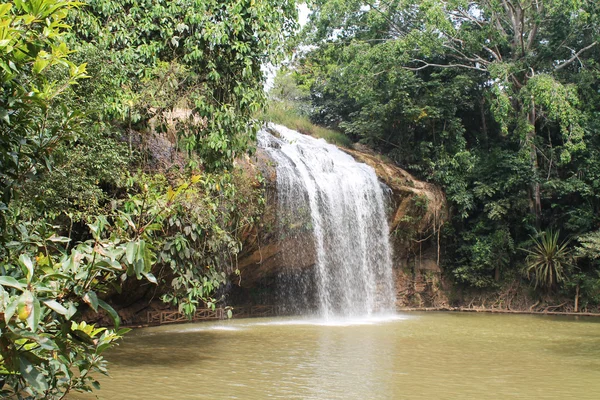 Bela cachoeira — Fotografia de Stock