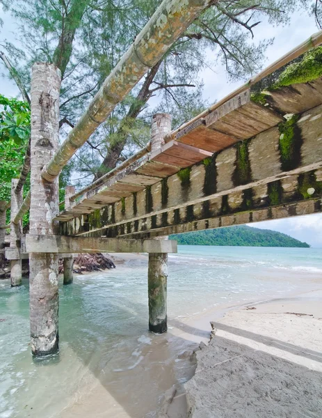 Puente sobre la playa de Datai, Langkawi, Malasia —  Fotos de Stock