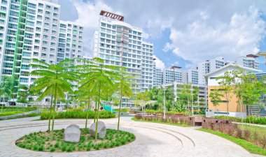 Bahçe içinde yüksek katlı konut emlak