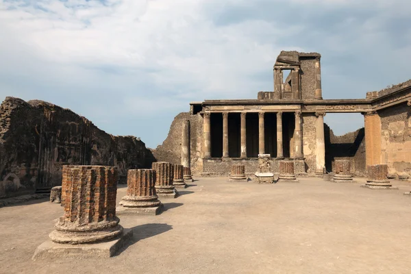 As ruínas da antiga cidade-cidade romana de Pompeia — Fotografia de Stock